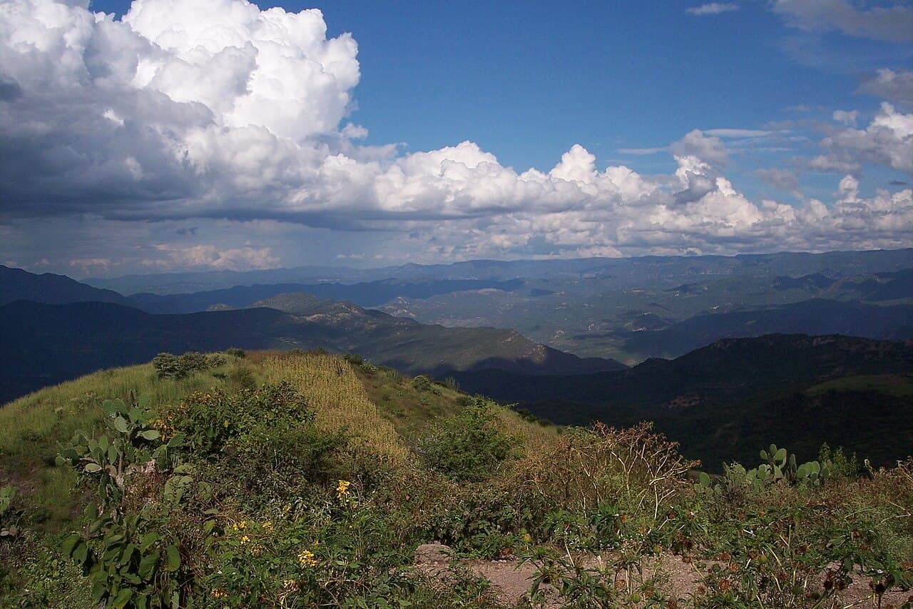 Paisaje montañoso de la Sierra Madre Occidental cerca de Nayarit.